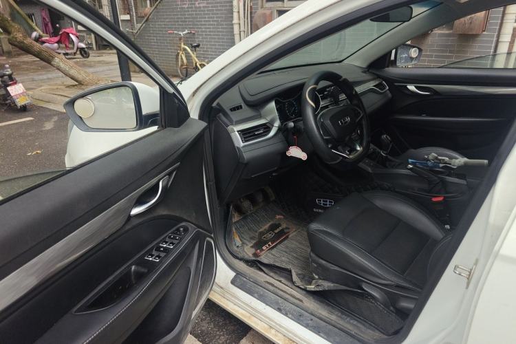 Used Geely Auto Emgrand 2019 Leading Edition 1.5L Manual Luxury Model China VI Standard Driver Seat