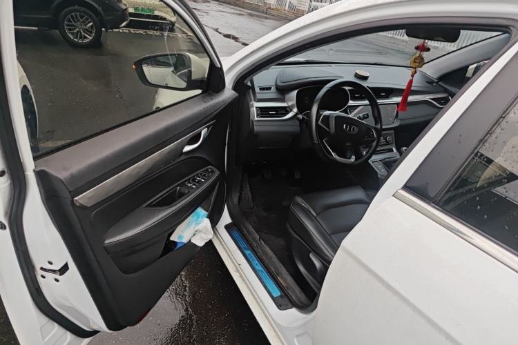 Used Geely Auto Emgrand 2019 Leading Edition 1.5L Manual Upgraded Connectivity Model China VI Standard Driver Seat