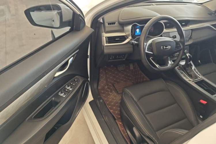 Used Geely Auto Emgrand 2019 Leading Edition 1.5L CVT Luxury Model China VI Standard Driver Seat