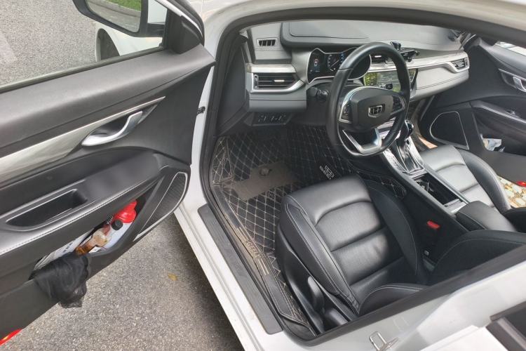 Used Geely Auto Emgrand 2019 Leading Edition 1.5L CVT Luxury Model China V Standard Driver Seat
