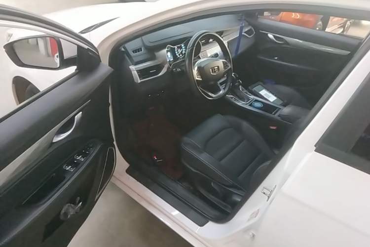 Used Geely Auto Emgrand 2019 Leading Edition 1.5L CVT Luxury Model China VI Standard Driver Seat
