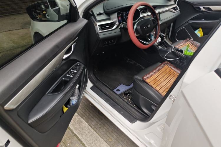 Used Geely Auto Emgrand 2019 Leading Edition 1.5L Manual Luxury Model China VI Standard Driver Seat