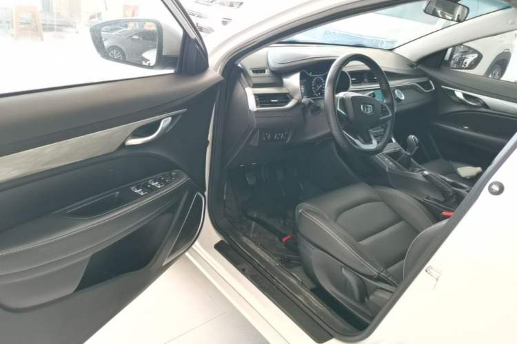 Used Geely Auto Emgrand 2019 Leading Edition 1.5L Manual Luxury Model China VI Standard Driver Seat