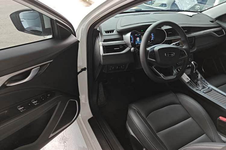Used Geely Auto Emgrand 2019 Leading Edition 1.5L CVT Luxury Model China VI Standard Driver Seat