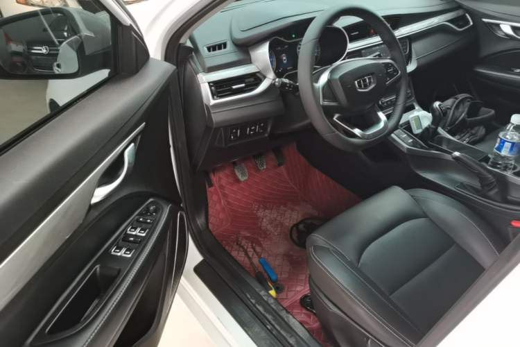 Used Geely Auto Emgrand 2019 Leading Edition 1.5L Manual Luxury Model China VI Standard Driver Seat