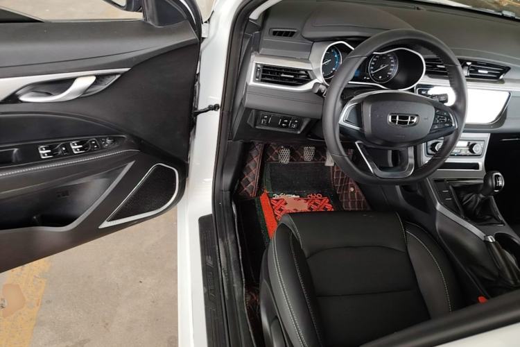 Used Geely Auto Emgrand 2019 Leading Edition 1.5L Manual Luxury Model China VI Standard Driver Seat