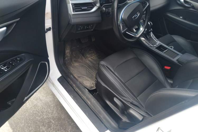 Used Geely Auto Emgrand 2019 Leading Edition 1.5L CVT Luxury Model China VI Standard Driver Seat