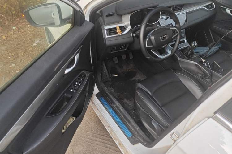Used Geely Auto Emgrand 2019 Leading Edition 1.5L Manual Upgraded Connectivity Model China VI Standard Driver Seat