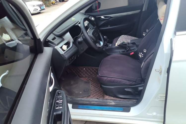 Used Geely Auto Emgrand 2019 Leading Edition 1.5L Manual Upgraded Connectivity Model China VI Standard Driver Seat