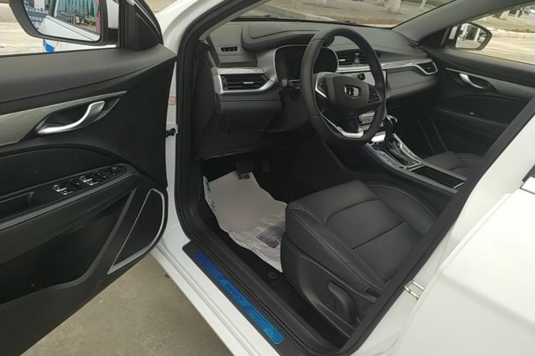 Used Geely Auto Emgrand 2019 Leading Edition 1.5L CVT Upward-Connected Model China VI Standard Driver Seat