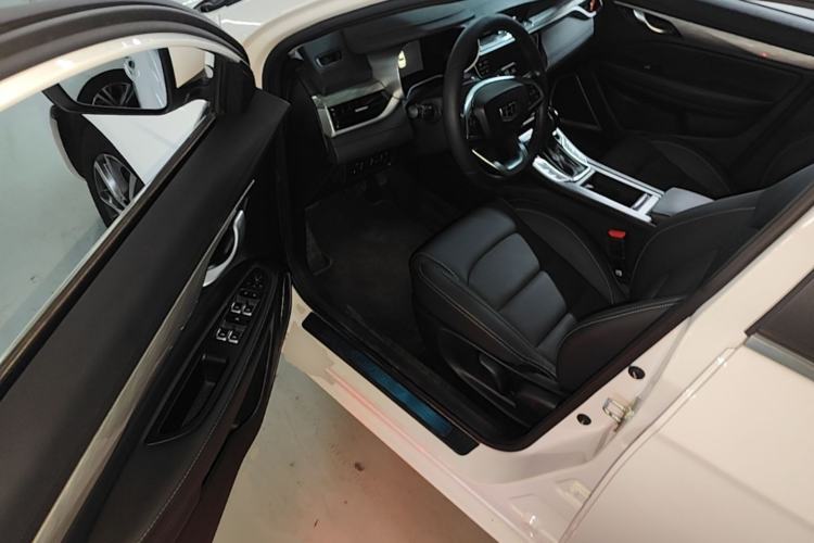 Used Geely Auto Emgrand 2019 Leading Edition 1.5L CVT Upward-Connected Model China VI Standard Driver Seat