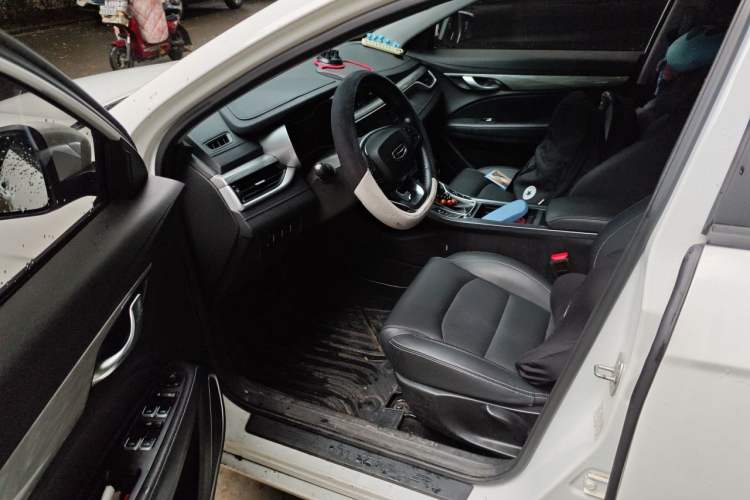 Used Geely Auto Emgrand 2019 Leading Edition 1.5L CVT Luxury Model China V Standard Driver Seat