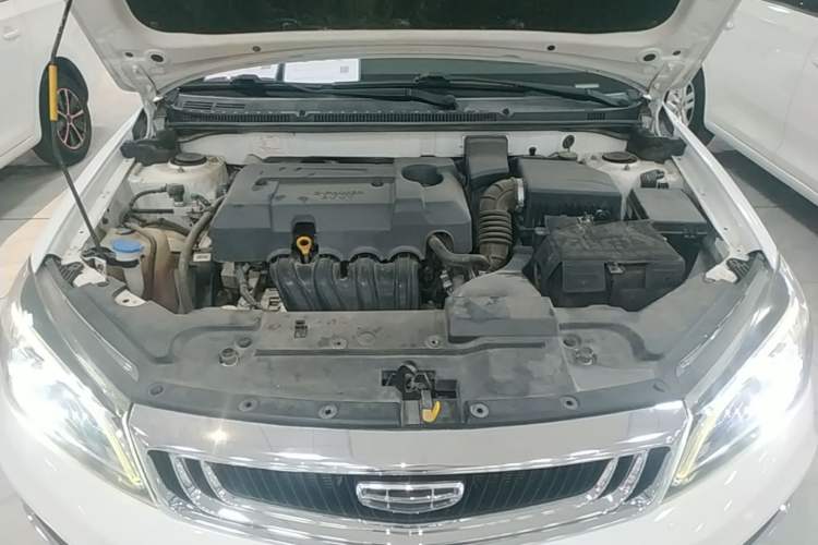 Used Geely Auto Emgrand 2019 Leading Edition 1.5L CVT Upward-Connected Model China VI Standard Engine Bay