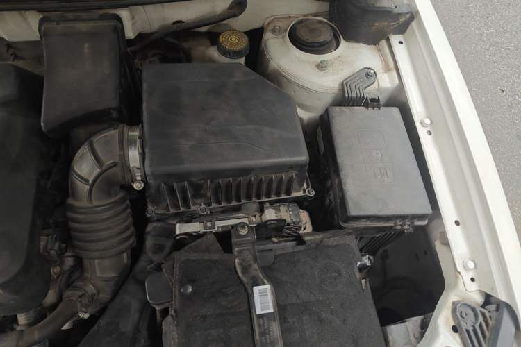 Used Geely Auto Emgrand 2019 Leading Edition 1.5L CVT Upward-Connected Model China VI Standard Engine Bay Left