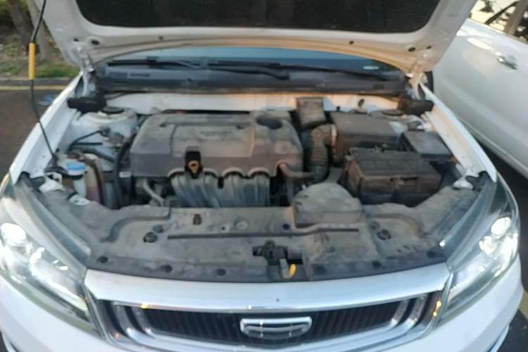 Used Geely Auto Emgrand 2019 Leading Edition 1.5L CVT Luxury Model China VI Standard Engine Bay