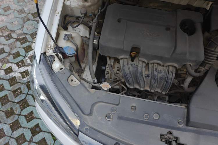 Used Geely Auto Emgrand 2019 Leading Edition 1.5L CVT Upward-Connected Model China VI Standard Engine Bay Right
