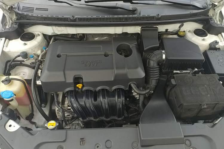 Used Geely Auto Emgrand 2019 Leading Edition 1.5L CVT Upward-Connected Model China VI Standard Engine Bay