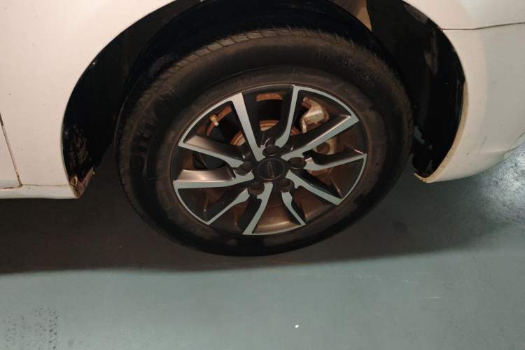 Used Geely Auto Emgrand 2019 Leading Edition 1.5L Manual Luxury Model China VI Standard Exterior 1