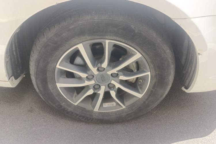 Used Geely Auto Emgrand 2019 Leading Edition 1.5L CVT Luxury Model China VI Standard Exterior 1