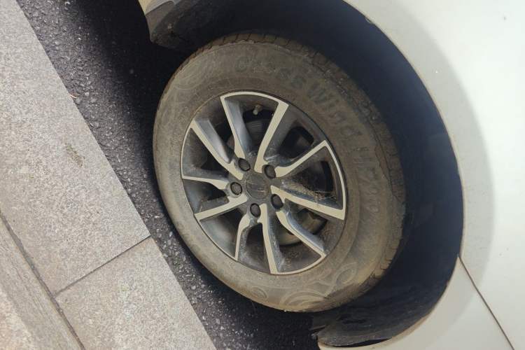 Used Geely Auto Emgrand 2019 Leading Edition 1.5L Manual Luxury Model China VI Standard Exterior 1