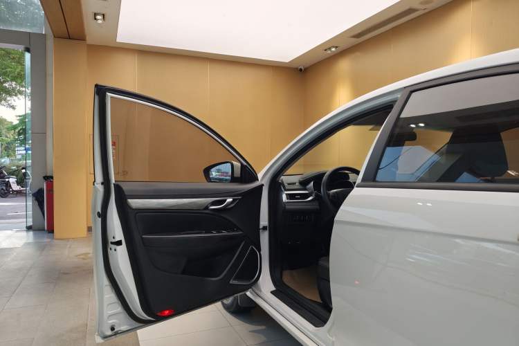 Used Geely Auto Emgrand 2019 Leading Edition 1.5L CVT Luxury Model China VI Standard Exterior 10