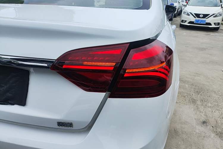 Used Geely Auto Emgrand 2019 Leading Edition 1.5L CVT Luxury Model China VI Standard Exterior 3
