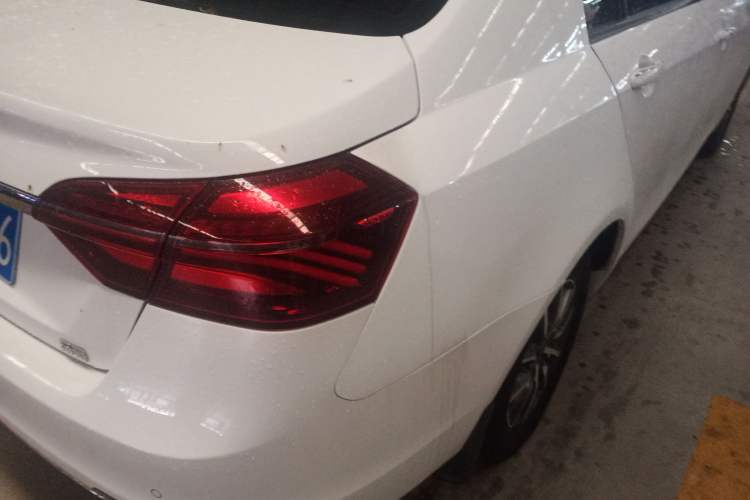 Used Geely Auto Emgrand 2019 Leading Edition 1.5L CVT Luxury Model China VI Standard Exterior 3