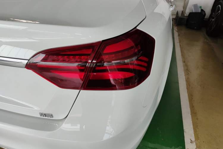 Used Geely Auto Emgrand 2019 Leading Edition 1.5L CVT Upward-Connected Model China VI Standard Exterior 3