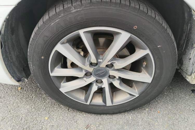 Used Geely Auto Emgrand 2019 Leading Edition 1.5L Manual Upgraded Connectivity Model China VI Standard Exterior 4