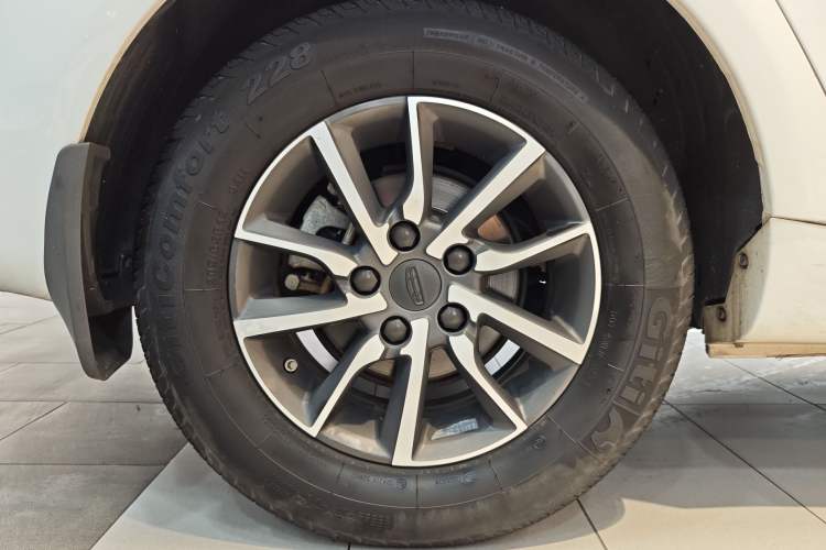Used Geely Auto Emgrand 2019 Leading Edition 1.5L CVT Luxury Model China VI Standard Exterior 4