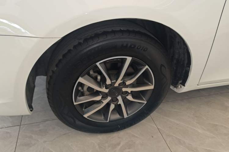 Used Geely Auto Emgrand 2019 Leading Edition 1.5L CVT Luxury Model China VI Standard Exterior 4