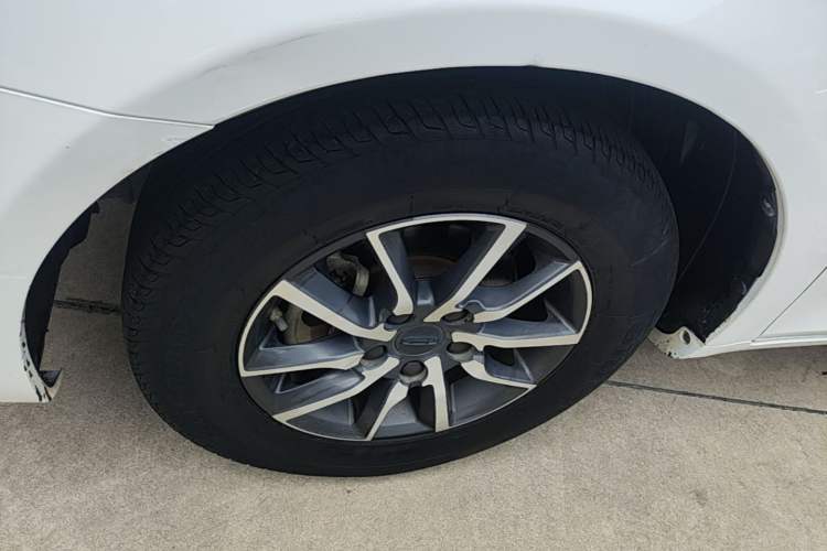 Used Geely Auto Emgrand 2019 Leading Edition 1.5L CVT Luxury Model China VI Standard Exterior 4