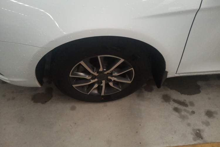 Used Geely Auto Emgrand 2019 Leading Edition 1.5L CVT Luxury Model China VI Standard Exterior 4