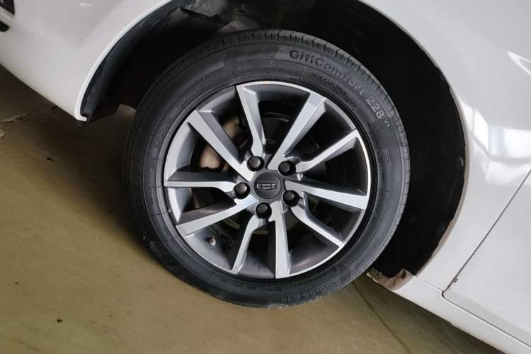 Used Geely Auto Emgrand 2019 Leading Edition 1.5L CVT Upward-Connected Model China VI Standard Exterior 4