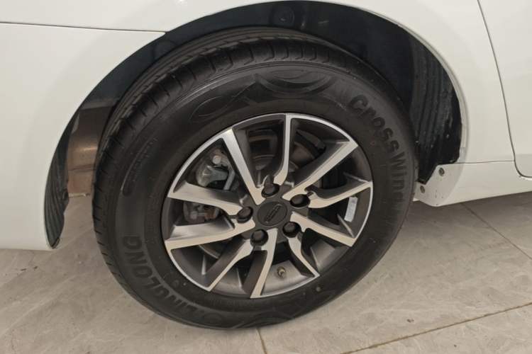 Used Geely Auto Emgrand 2019 Leading Edition 1.5L CVT Luxury Model China VI Standard Exterior 5