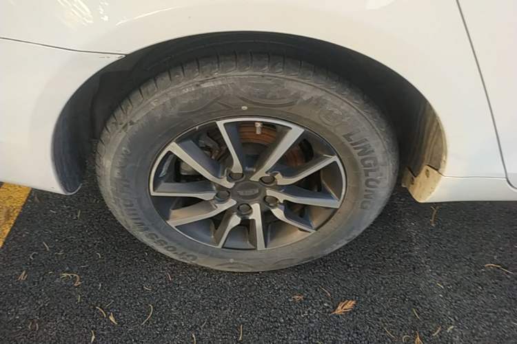 Used Geely Auto Emgrand 2019 Leading Edition 1.5L CVT Luxury Model China VI Standard Exterior 5