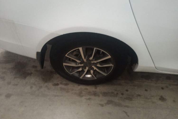Used Geely Auto Emgrand 2019 Leading Edition 1.5L CVT Luxury Model China VI Standard Exterior 5