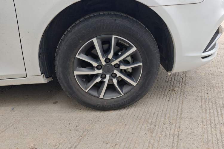 Used Geely Auto Emgrand 2019 Leading Edition 1.5L Manual Luxury Model China VI Standard Exterior 7