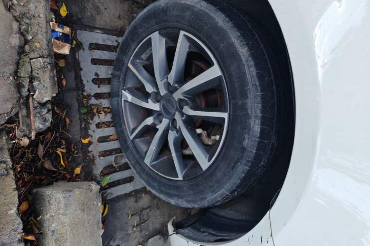 Used Geely Auto Emgrand 2019 Leading Edition 1.5L Manual Upgraded Connectivity Model China VI Standard Exterior 7