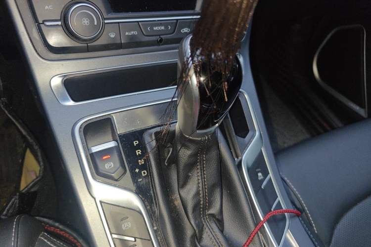 Used Geely Auto Emgrand 2019 Leading Edition 1.5L CVT Upward-Connected Model China VI Standard Gear Lever