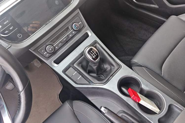 Used Geely Auto Emgrand 2019 Leading Edition 1.5L Manual Luxury Model China VI Standard Gear Lever