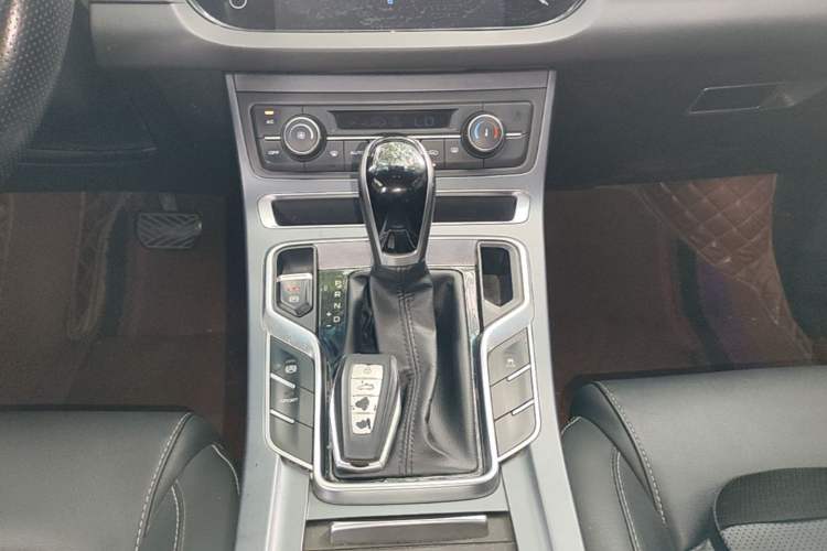 Used Geely Auto Emgrand 2019 Leading Edition 1.5L CVT Luxury Model China VI Standard Gear Lever