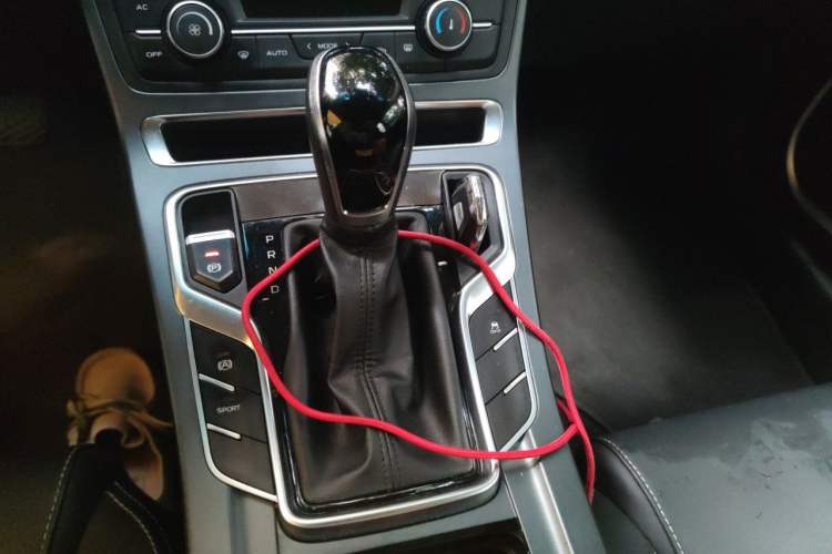 Used Geely Auto Emgrand 2019 Leading Edition 1.5L CVT Upward-Connected Model China VI Standard Gear Lever