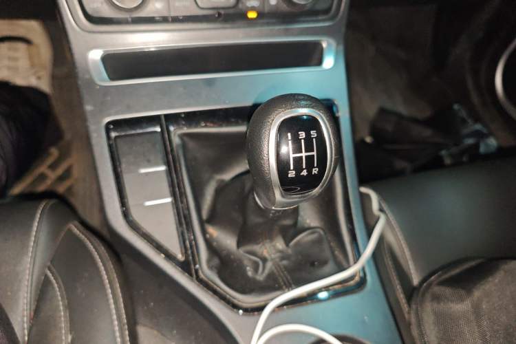 Used Geely Auto Emgrand 2019 Leading Edition 1.5L Manual Luxury Model China VI Standard Gear Lever