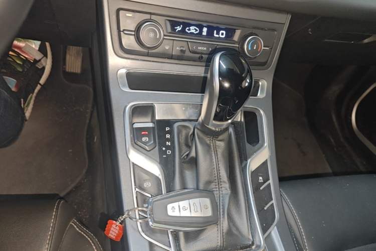Used Geely Auto Emgrand 2019 Leading Edition 1.5L CVT Luxury Model China VI Standard Gear Lever
