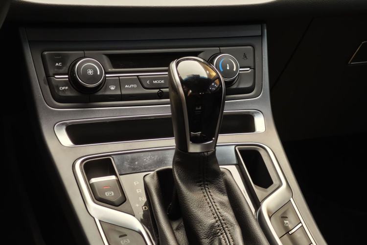 Used Geely Auto Emgrand 2019 Leading Edition 1.5L CVT Luxury Model China VI Standard Gear Lever