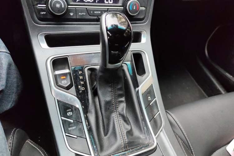 Used Geely Auto Emgrand 2019 Leading Edition 1.5L CVT Luxury Model China VI Standard Gear Lever