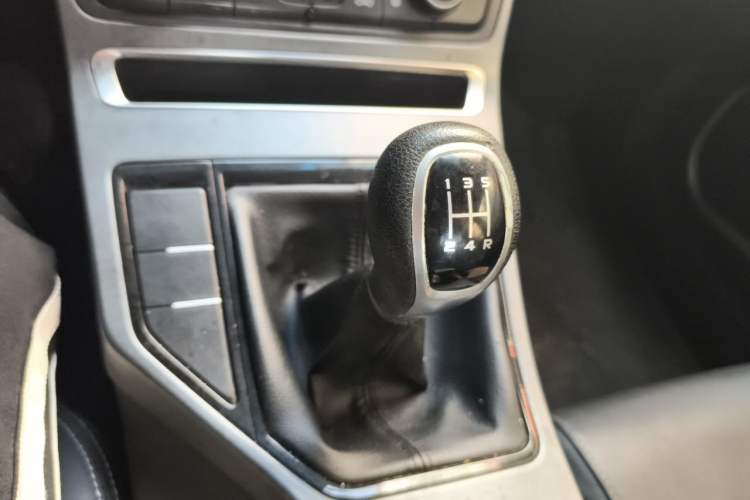 Used Geely Auto Emgrand 2019 Leading Edition 1.5L Manual Upgraded Connectivity Model China VI Standard Gear Lever