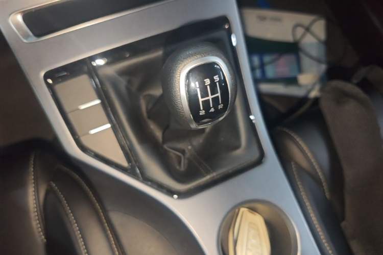 Used Geely Auto Emgrand 2019 Leading Edition 1.5L Manual Fashion Model China VI Standard Gear Lever