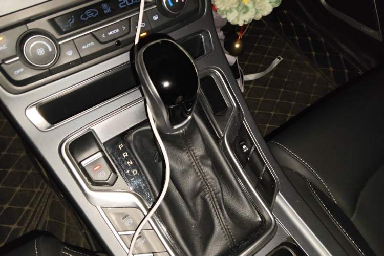 Used Geely Auto Emgrand 2019 Leading Edition 1.5L CVT Luxury Model China VI Standard Gear Lever